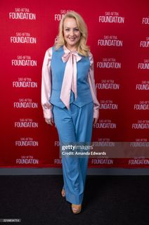 Wendi McLendon-Covey feet photo thumbnail