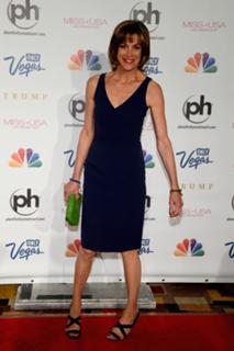 Wendie Malick feet photo thumbnail