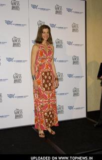 Wendie Malick feet photo thumbnail
