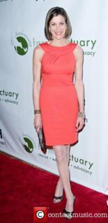 Wendie Malick feet photo thumbnail