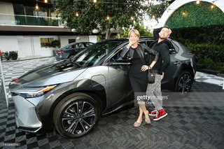 Wendie Malick feet photo thumbnail