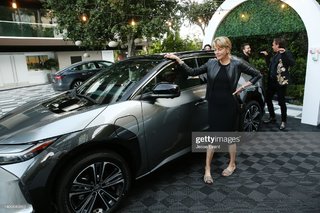 Wendie Malick feet photo thumbnail