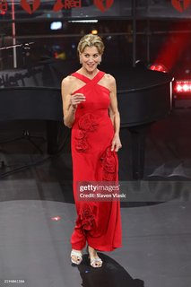 Wendie Malick feet photo thumbnail