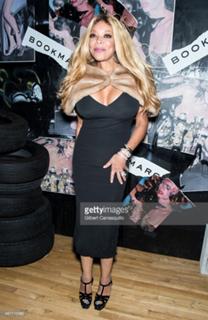 Wendy Williams feet photo thumbnail