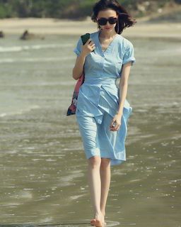 Wenwen Han feet photo 1