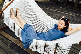 Wenwen Han feet photo 2