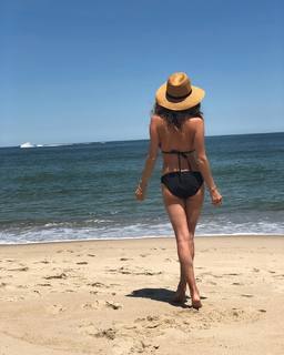 Weronika Rosati feet photo thumbnail