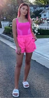 Weronika Sowa feet photo thumbnail