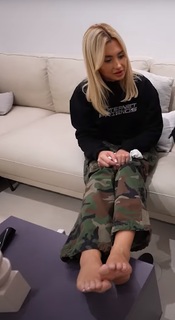 Weronika Sowa feet photo thumbnail