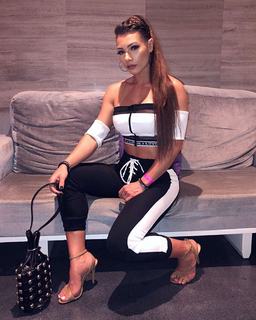 Whendy Tavares feet photo thumbnail