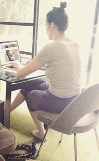 Whitney Cummings feet photo thumbnail