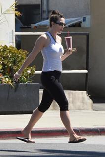Whitney Cummings feet photo thumbnail