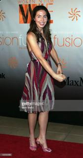 Whitney Cummings feet photo thumbnail