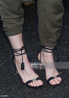 Whitney Cummings feet photo thumbnail