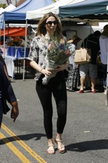 Whitney Cummings feet photo thumbnail