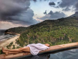 Whitney Cummings feet photo thumbnail