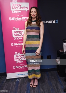 Whitney Cummings feet photo thumbnail