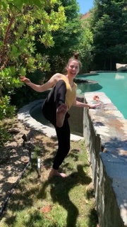 Whitney Cummings feet photo thumbnail