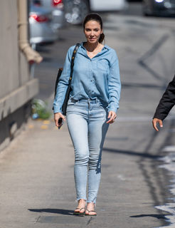 Whitney Cummings feet photo thumbnail