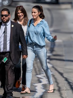 Whitney Cummings feet photo thumbnail