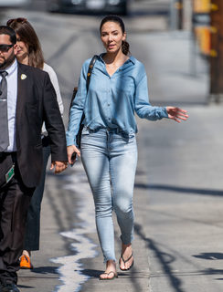 Whitney Cummings feet photo thumbnail