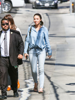 Whitney Cummings feet photo thumbnail