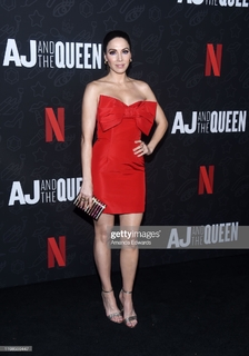 Whitney Cummings feet photo thumbnail