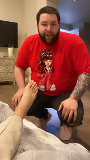 Whitney Cummings feet photo thumbnail