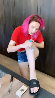 Whitney Cummings feet photo thumbnail