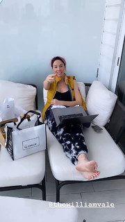 Whitney Cummings feet photo thumbnail