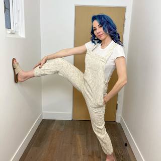 Whitney Cummings feet photo thumbnail