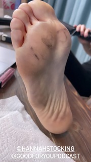 Whitney Cummings feet photo thumbnail