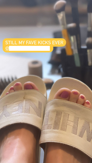 Whitney Cummings feet photo thumbnail
