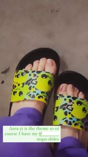 Whitney Cummings feet photo thumbnail