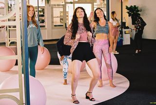 Whitney Cummings feet photo thumbnail