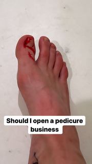 Whitney Cummings feet photo thumbnail