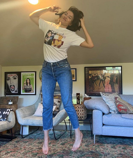 Whitney Cummings feet photo thumbnail