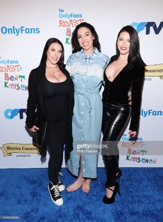 Whitney Cummings feet photo thumbnail