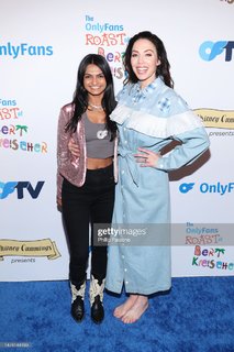 Whitney Cummings feet photo thumbnail
