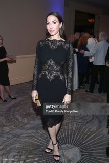 Whitney Cummings feet photo thumbnail