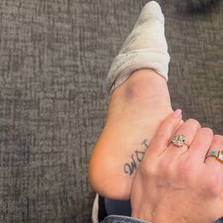 Whitney Cummings feet photo 1