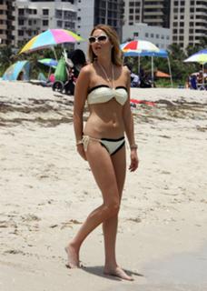 Whitney Port feet photo thumbnail