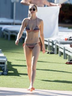 Whitney Port feet photo thumbnail