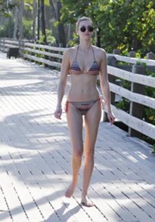 Whitney Port feet photo thumbnail