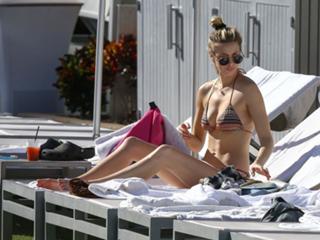 Whitney Port feet photo thumbnail