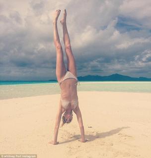 Whitney Port feet photo thumbnail