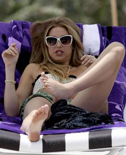 Whitney Port feet photo thumbnail