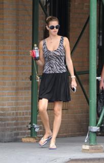 Whitney Port feet photo thumbnail