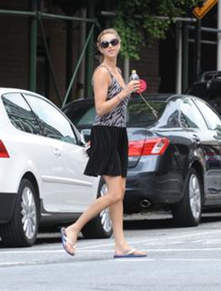 Whitney Port feet photo thumbnail