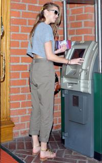 Whitney Port feet photo thumbnail